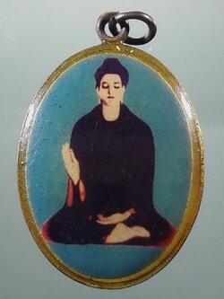 Antig FB 12699 ล็อกเก็ตพระพุทธเจ้ามหาศาสดาโลก หลังกงล้อธรรมจักร งานเก่า น่าสะสม