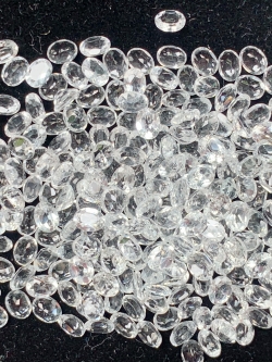 ไวท์โทปาสไข่ 4X3 มม. 5 กะรัต