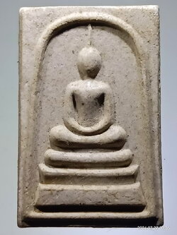 รหัสสินค้า พระสมเด็จ วัดต่างๆ 1270 พระสมเด็จ เนื้อผง รุ่นเสาร์ 5 อัฐบริขาร พระครูศรีพนัสนิคม วัดเขาวังหิน จัดสร้างปี 2537