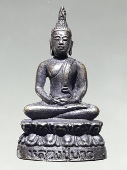 รหัสสินค้า พระกริ่ง พระหล่อ 801 รูปหล่อพระพุทธหลวงปู่ขาว วัดพุฒิปรางค์ปราโมทย์ อำเภอเมืองนนทบุรี จังหวัดนนทบุร สร้างปี 2553 ใต้ฐานอุดกริ่ง จารอักขระอาคม