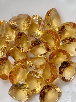 ซิทรินหัวใจ 9 มม. 1 เม็ด