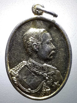 รหัสสินค้า พระมหากษัตริย์ และบุคคลสำคัญ 227 เหรียญกะไหล่ทองรัชกาลที่ 5 หลวงพ่อศรีนวล วัดเพลง จังหวัดนนทบุรี สร้างปี 2536