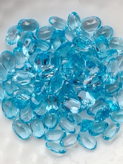 บลูโทปาสไข่ 6X4 มม. 5 กะรัต