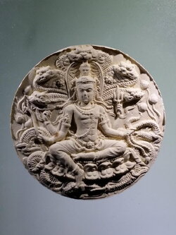 รหัสสินค้า จตุคามรามเทพ 800 จตุคามรามเทพ รุ่นมหาปาฏิหาริย์มั่งมีทรัพย์ เนื้อว่านขาว ขนาด 5.6 cm