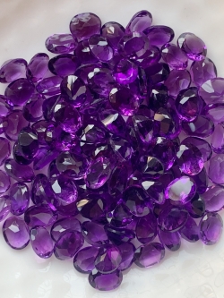 อเมทิสเข้มไข่ 5X4 มม. 5 กะรัต