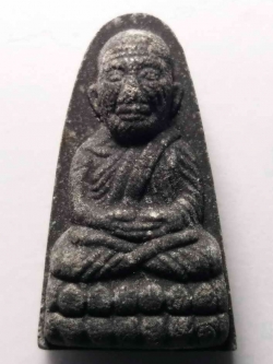 รหัสสินค้า หลวงปู่ทวด วัดต่างๆ 038 หลวงปู่ทวดเนื้อว่าน พิมพ์พระรอด วัดช้างให้ จังหวัดปัตตานี หลังยันต์นะเฉลียวเพชร ไม่ทราบปีที่สร้าง