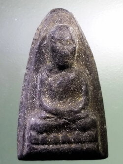 รหัสสินค้า หลวงปู่ทวด วัดต่างๆ 417 หลวงปู่ทวดเนื้อดินเผา วัดช้างให้ จังหวัดปัตตานี สร้างปี 2513 พระครูใบฎีกาขาวสร้าง