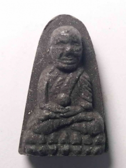 รหัสสินค้า สงขลา 003 หลวงปู่ทวดเนื้อผงว่าน พิมพ์พระรอด ออกวัดพะโคะ จังหวัดสงขลา ไม่ทราบปีที่สร้าง พระรายการนี้ให้เช่าบูชาแล้ว