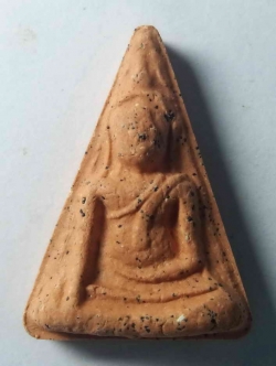 รหัสสินค้า พังงา 008 พระนางพญาเนื้อผงโรยแร่ พ่อปู่นริศ นรินโท ลานธรรมบารมีศรีปทุมแสงธรรมหนอ อำเภอท้ายเหมือง จังหวัดพังงา