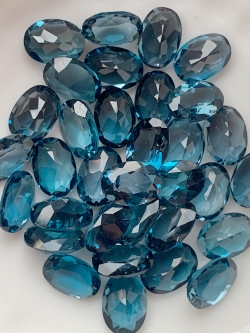 ลอนดอนบลูโทปาสไข่ 7X5 มม. 5 กะรัต