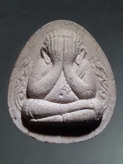 รหัสสินค้า พระเนื้อดิน ผง ว่าน 10462 พระปิดตากนกข้าง ฉลองพระชนมายุ 7 รอบ สมเด็จพระญาณสังวร สมเด็จพระสังฆราชฯ วัดบวรนิเวศวิหาร กรุงเทพฯ