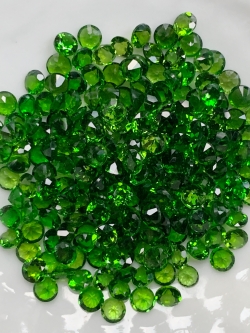 โครมไดออฟไซด์กลม 3.0 มม. 1 กะรัต