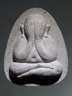 รหัสสินค้า พระเนื้อดิน ผง ว่าน 10467 พระปิดตา ปลดหนี้ เนื้อขาว หลวงปู่โต๊ะ วัดประดู่ฉิมพลี รุ่นปลุดหนี้ ปี2542