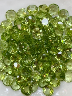 เพอริดอทกลม 5.0 มม. 5 กะรัต