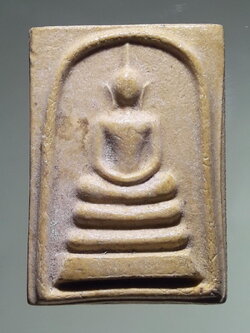 รหัสสินค้า พระเนื้อดิน ผง ว่าน 10506 พระสมเด็จเนื้อผง รุ่นเสาร์ 5 หลวงพ่อผล วัดท่ากรวด สร้างปี 2536