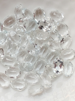 ไวท์โทปาสไข่ 7X5 มม. 5 กะรัต