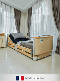 ชุดเตียงผู้ป่วยปรับไฟฟ้า FLOORE มีไฟใต้เตียง และแบตเตอรี่สำรองไฟ ราวกั้นเตียงแบบ ModuFlex แบ่งเป็นสองตอนแบบเต็มเตียง (ปรับเตียงต่ำสุด 23 cm.) + พร้อมที่นอนเพื่อสุขภาพ MEMORY FOAM + ชุดผ้าปูที่นอน + ผ้ายางรองกันเปื้อน