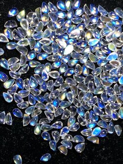 บลูมูนสโตนหยดน้ำหลังเบี้ย 5x3mm. 1 กะรีต