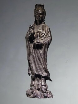 รหัสสินค้า พระกริ่ง พระหล่อ 842 รูปหล่อเนื้อทองสตางค์ หล่อตัน พระโพธิสัตว์เจ้าแม่กวนอิม ปางประทานพร ไม่ทราบศาลเจ้า ที่ไหนจัดสร้าง