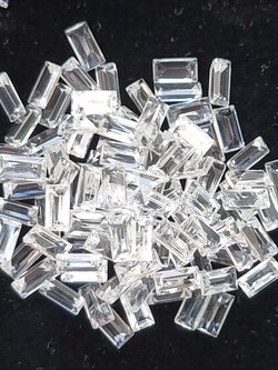 ไวท์โทปาสสี่เหลี่ยม 6×3 มม.5 กะรัต