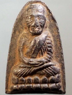 รหัสสินค้า หลวงปู่ทวด วัดต่างๆ 212 หลวงปู่ทวด วัดช้างให้ จังหวัดปัตตานี เนื้อผงใบลาน พิมพ์กลางเตารีดหัวมน หลังยันต์นูน พระรายการนี้ให้เช่าบูชาแล้ว