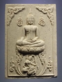 รหัสสินค้า พระมีกล่อง 3799 พระพุทธเจ้าปางชนะมาร พระพลังแผ่นดิน เนื้อผง สร้างปี 2552