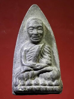 รหัสสินค้า หลวงปู่ทวด วัดต่างๆ 143 หลวงปู่ทวด วัดช้างให้ จ.ปัตตานี ไม่ทราบปีที่สร้าง เนื้อผงใบลาน พิมพ์ตัวหนังสือจม