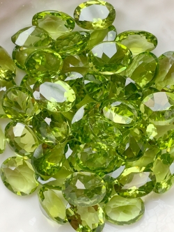 เพอริดอทไข่ 9X7 มม. 1 เม็ด