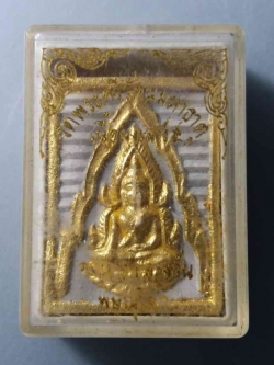 รหัสสินค้า พระมีกล่อง 072 พระพุทธชินราชเนื้อผง รุ่นโครงการอาหารกลางวัน วัดพระศรีรัตนมหาธาตุวรวิหาร จ.พิษณุโลก สร้างปี 2536 พิมพ์มีขนาดเท่ากับพระผงของขวัญ วัดปากน้ำ พระเกจิปลุกเสก เพียบ ไม่เก็บวันนี้ วันหน้าท่านจะเสียใจ