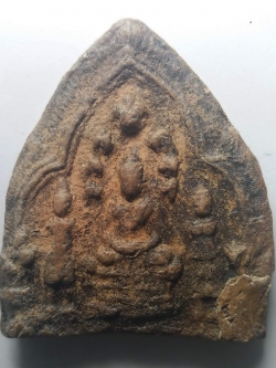 รหัสสินค้า พระกรุ 031 พระนารายณ์ทรงปืน พิมพ์เล็ก เนื้อดิน กรุวัดพระศรีรัตนมหาธาตุ จ.ลพบุรี