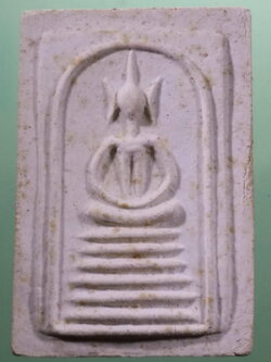 รหัสสินค้า พระมีกล่อง 096 พระสมเด็จเกศไชโย หลังสิงห์ วัดไชโยวรวิหาร อำเภอไชโย จังหวัดอ่างทอง รุ่นไชยมงคล พระสวยกล่องเดิม