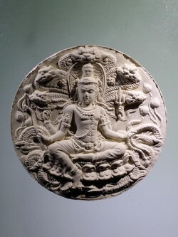 รหัสสินค้า จตุคามรามเทพ 796 จตุคามรามเทพ รุ่นมหาปาฏิหาริย์มั่งมีทรัพย์ เนื้อว่านขาว ขนาด 5.6 cm