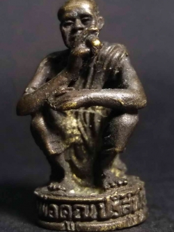 รหัสสินค้านครราชสีมา 062 รูปหล่อนั่งเอกลักษณ์ หลวงพ่อคูณ วัดบ้านไร่ จังหวัดนครราชสีมา สร้างปี 2536