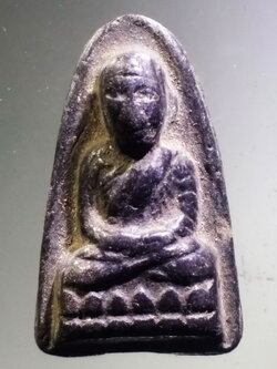 รหัสสินค้า หลวงปู่ทวด วัดต่างๆ 646 หลวงปู่ทวด วัดช้างให้ จังหวัดปัตตานี เนื้อดินเผา สร้างปี 2513 พระครูใบฎีกาขาวสร้าง