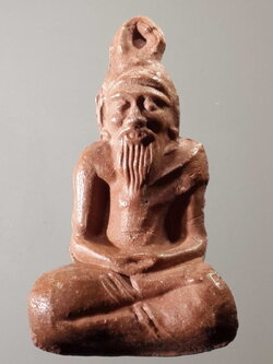 รหัสสินค้า พระไม่ทราบที่ 319 พระฤาษีเนื้อผง ลอยองค์ ไม่ทราบที่