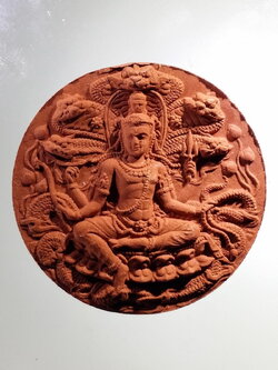 รหัสสินค้า จตุคามรามเทพ 413 จตุคามรามเทพ รุ่นมหาปาฏิหาริย์มั่งมีทรัพย์ เนื้อว่านแดง ขนาด 5.6 cm จตุคามรามเทพ รุ่น มหาปาฎิหารย์มั่งมีทรัพย์ ปีพ.ศ. 2550