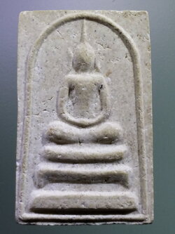 รหัสสินค้า พระสมเด็จ วัดต่างๆ 1052 พระสมเด็จเนื้อผง หลังยันต์ห้า หลวงปู่บุดดา ถาวโร วัดกลางชูศรีเจริญสุข จังหวัดสิงห์บุรี