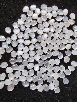 มูนสโตนหยดน้ำหลังเบี้ย 5x4 mm. 5 กะรัต