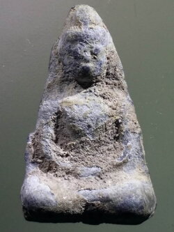 รหัสสินค้า พระกรุ 059 พระเนื้อชิน พิมพ์นั่ง ปางสมาธิ ไม่ทราบกรุ