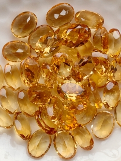 ซิทรินไข่ 8X6 มม. 5 กะรัต