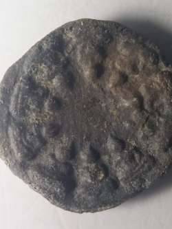 รหัสสินค้า พระกรุ 035 พระงบน้ำอ้อย จังหวัดสุโขทัย เนื้อดินเผา พิมพ์นางสวนแก้ว