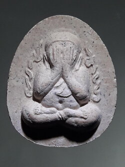 รหัสสินค้า พระเนื้อดิน ผง ว่าน 10465 พระปิดตา กนกข้าง หลวงปู่โต๊ะ วัดประดู่ฉิมพลี รุ่นปลุดหนี้ ปี2542