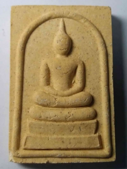 รหัสสินค้า จันทบุรี 001 พระสมเด็จมงคลมหาลาภ หลวงพ่อสมชาย วัดเขาสุกิม จังหวัดจันทบุรี สร้างปี 2539 พระรายการนี้ให้เช่าบูชาแล้ว