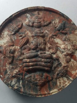 รหัสสินค้า จตุคามรามเทพ 061 พระปิดตาพังพระกาฬ เนื้อว่านก้นครก ปิดทองนำฤกษ์ รุ่นทรัพย์เทวา มาพร้อมกล่องเดิม จตุคามรามเทพ รายการนี้ให้เช่าบูชาแล้ว