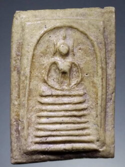 รหัสสินค้า พระไม่ทราบที่ 245 พระสมเด็จพิมพ์เกศไชโย น่าจะเป็นเกจิยุคหลัง สร้างล้อพิมพ์ ไม่ทราบที่ พระรายการนี้ให้เช่าบูชาแล้ว