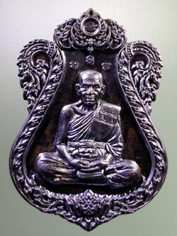 รหัสสินค้า พระมีกล่อง 002 เหรียญเสมา รุ่นมนต์พระพาย เนื้อทองแดงรมดำ หลวงพ่อพัฒน์ วัดห้วยด้วน อำเภอหนองบัว จังหวัดนครสวรรค์ ตอกโค๊ต หมายเลข ๑๒๙๐