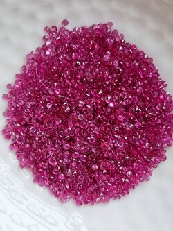 พลอยทับทิมสยามเผาเก่า บ่อไร่ จ.ตราด 1.4-1.9 mm. นน. 0.25 กะรัต