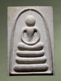 รหัสสินค้า พระสมเด็จ วัดต่างๆ 1328 พระสมเด็จ แพ พัน ย้อนยุค หลวงพ่อแพ วัดพิกุลทอง ปี ๓๙-๔๐ พิมพ์ทรงไกเซอร์ เนื้อผงเกษร ทันหลวงพ่อแพ ปลุกเสก