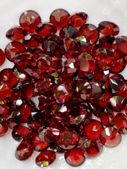 โกเมนกลม 6.0 มม. 5 กะรัต