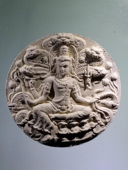 รหัสสินค้า จตุคามรามเทพ 808 จตุคามรามเทพ รุ่นมหาปาฏิหาริย์มั่งมีทรัพย์ เนื้อว่านขาว ขนาด 5.6 cm